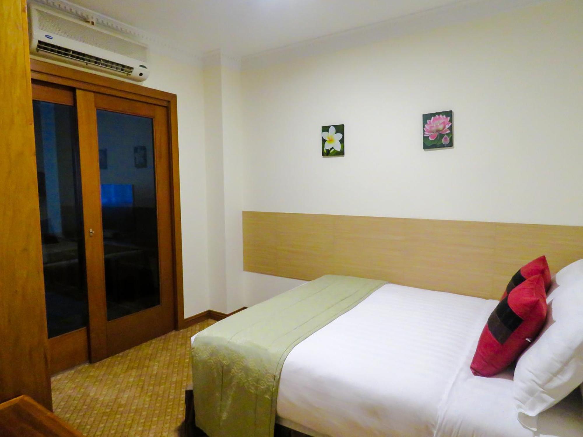 Starlodge Kampong Jerudong Kamer foto